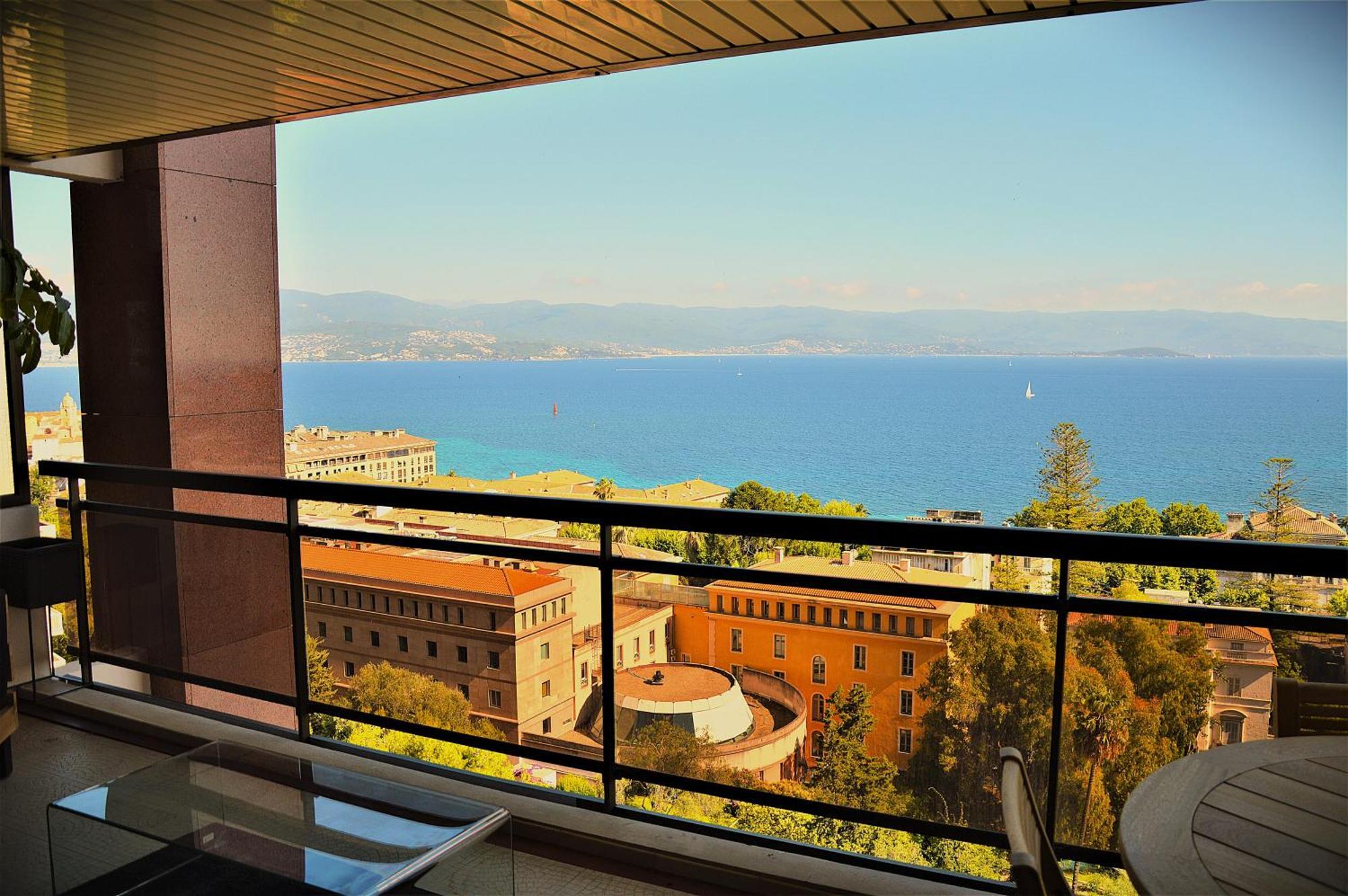 Grand T2 STANDING AJACCIO Proche centre et plages VUE PANORAMIQUE PARKING PRIVE Extérieur photo